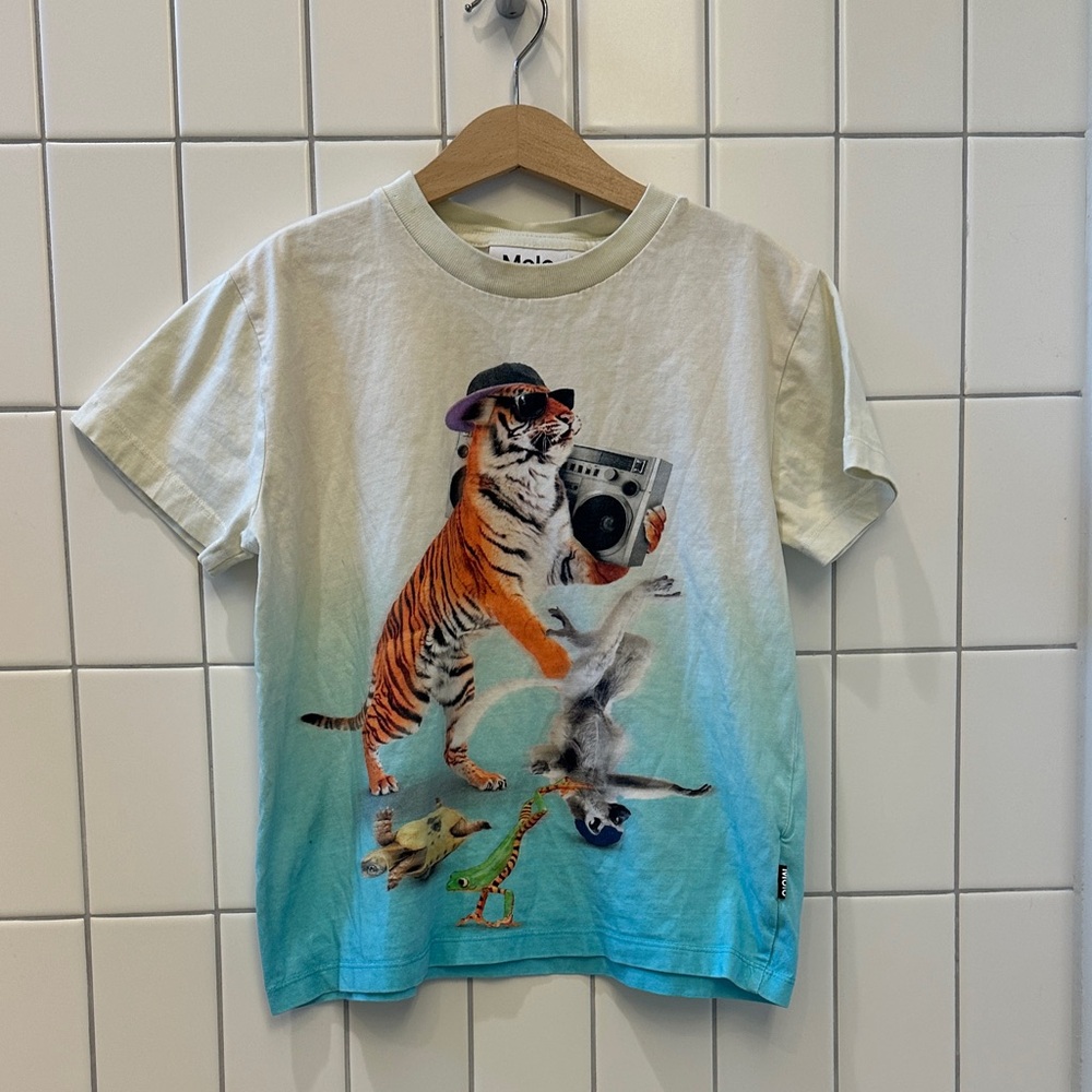 Molo play condition tee organic cotton size 122 (kids 7)